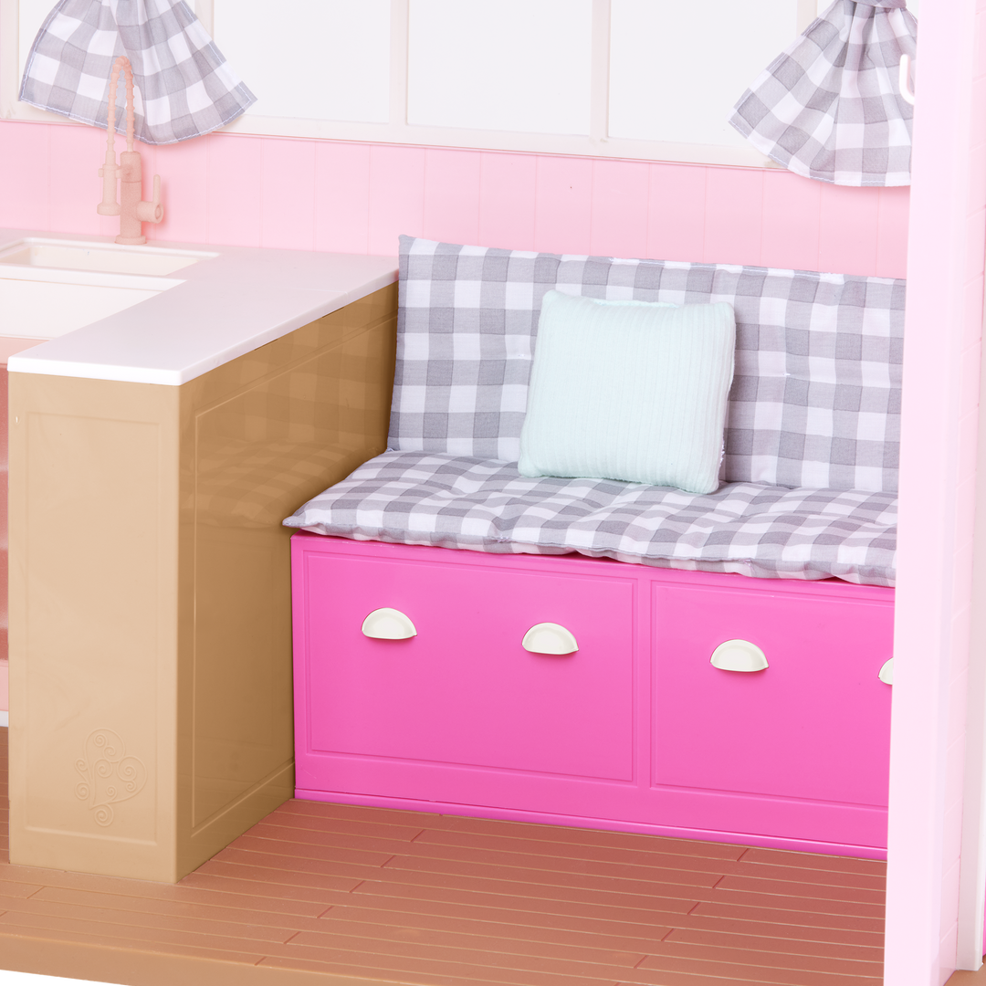 Our Generation Country House for 46cm Dolls